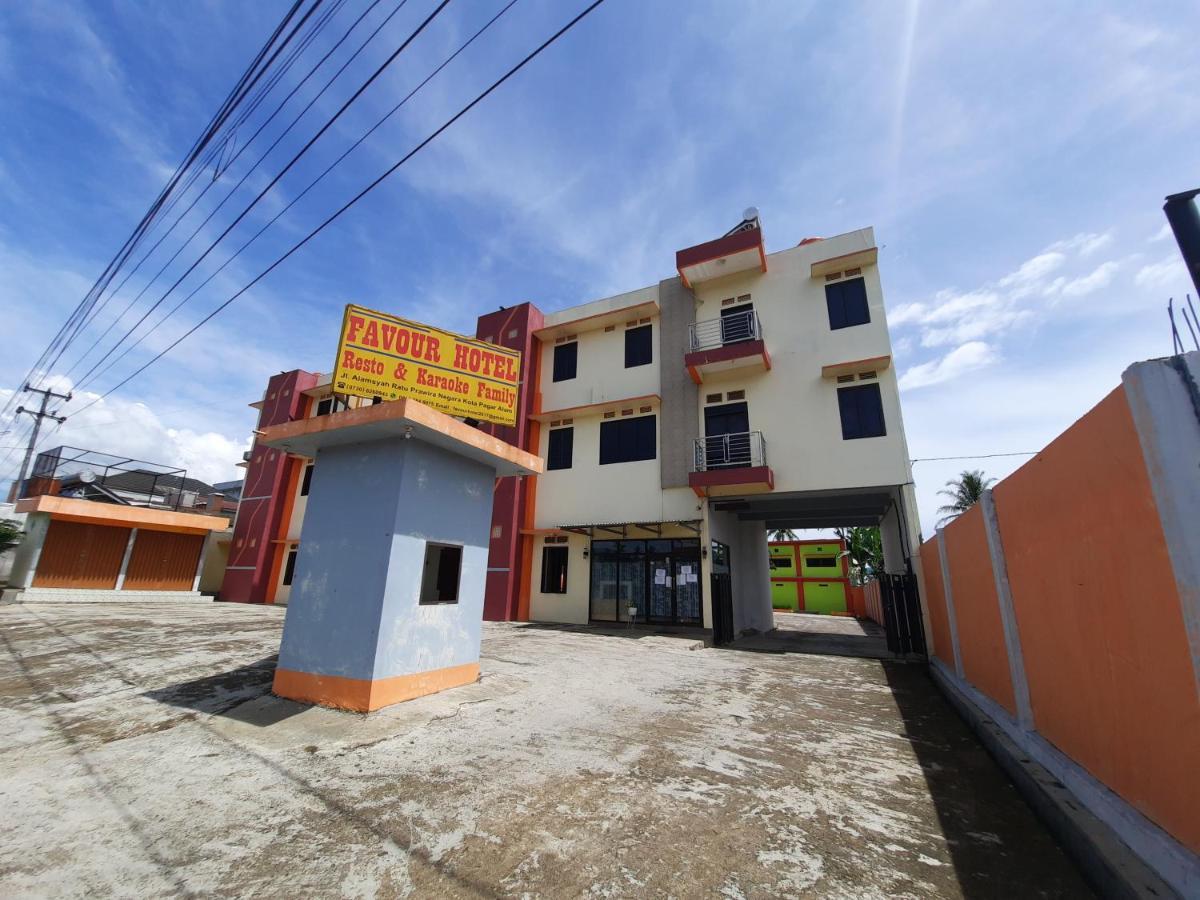 Pagaralam Oyo 3373 Favour Hotel מראה חיצוני תמונה