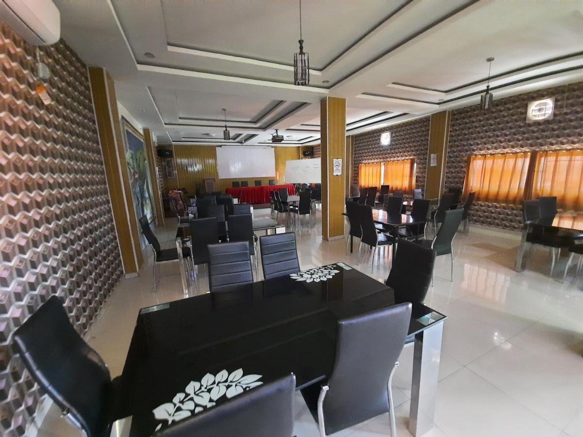 Pagaralam Oyo 3373 Favour Hotel מראה חיצוני תמונה